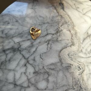GUCCI Gold Heart Charm